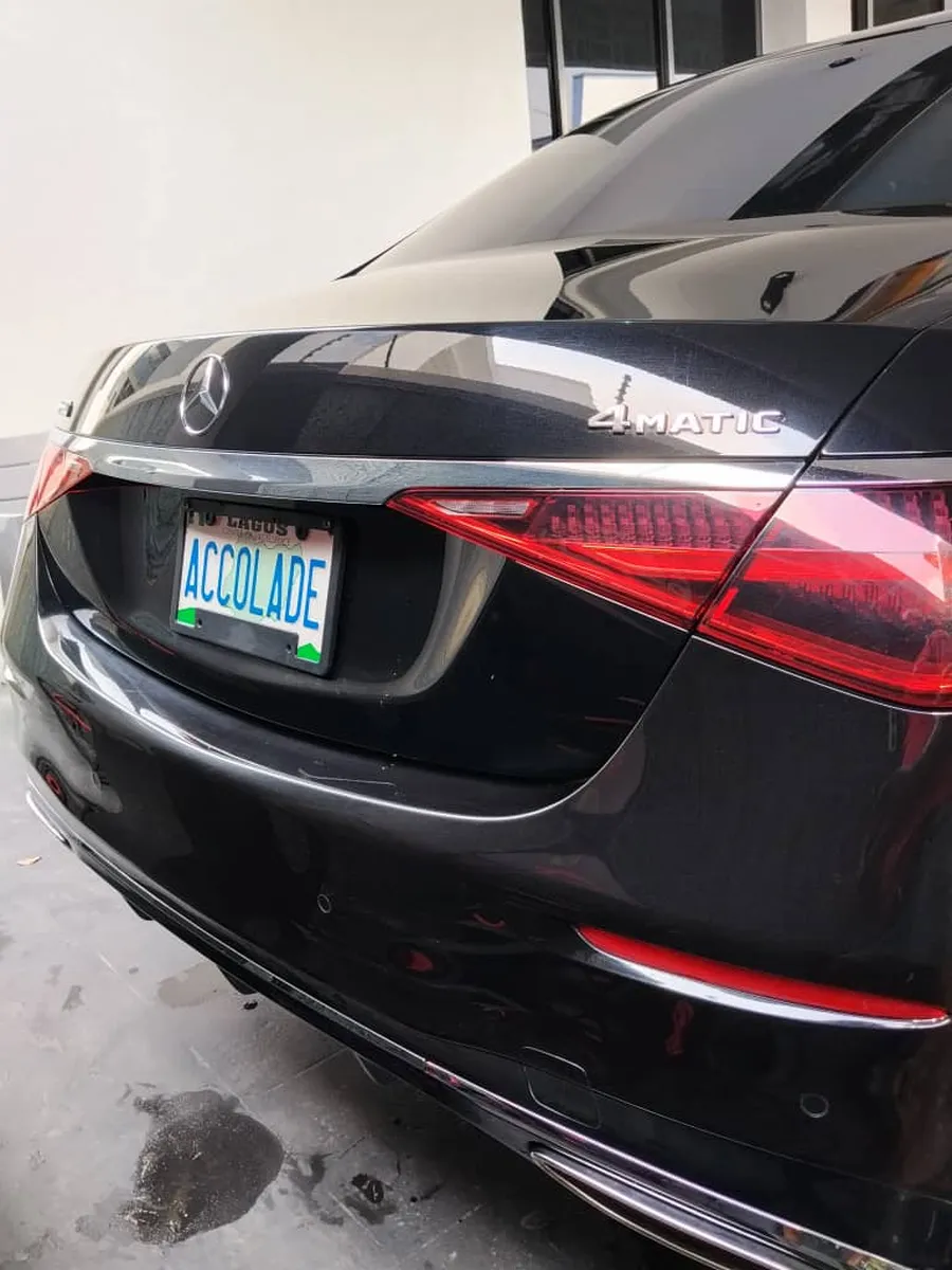 Mercedes-Benz S580 rear badge closeup, 4Matic