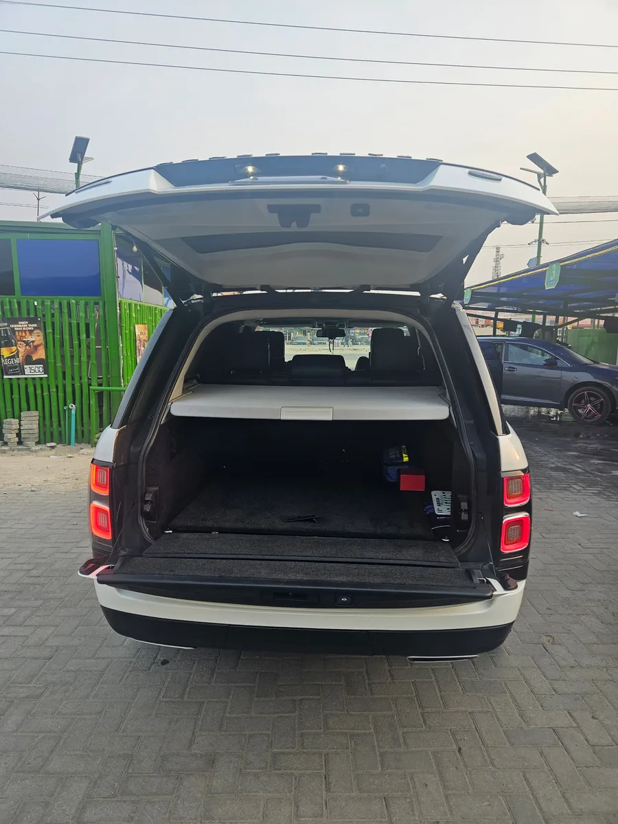 Range Rover open tailgate and boot with load cover
