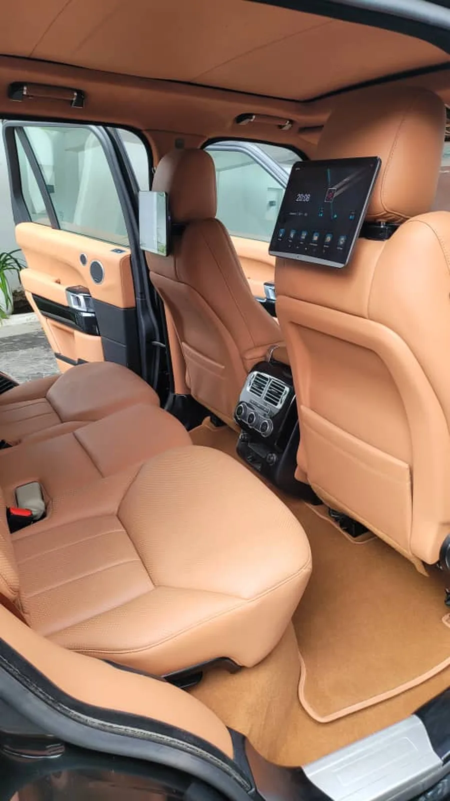 Range Rover rear cabin in tan leather with headrest tablets